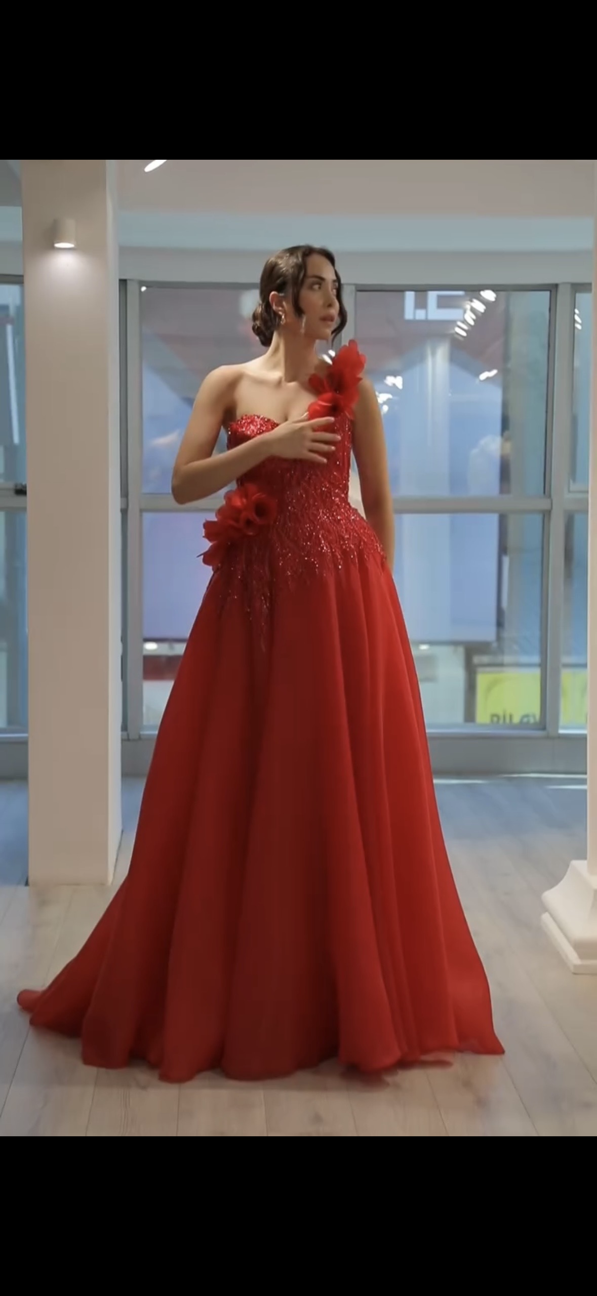 Siti ela gelinlik